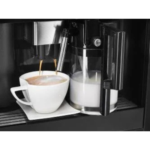 ⁦Bosch ماكينة قهوة أوتوماتيكية بالكامل سلسلة 8 مدمجة، CTL7181B0 – خزان مياه سعة 2.4 لتر، حاوية حبوب 400 جرام، ضغط 19 بار، مطحنة سيراميك، اتصال منزلي، تنظيف تلقائي للحليب – أسود⁩ - الصورة ⁦2⁩